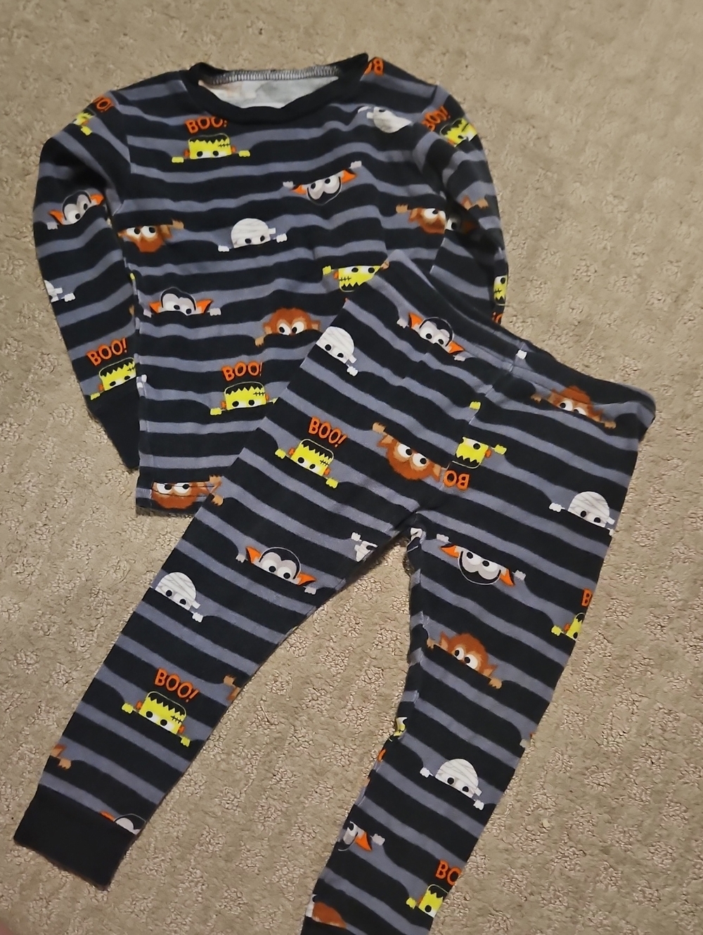 Carters 2T Halloween Pajamas